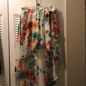 Hi lo floral skirt 🌺🌹💐🌷